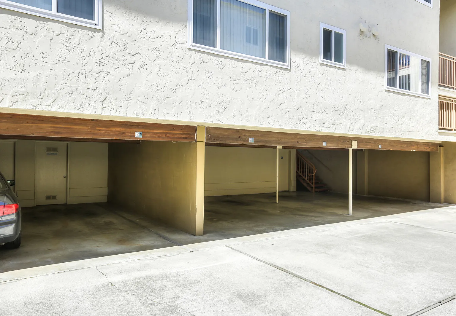 3 bed, 1200 sqft, $6,500 — Photo 1