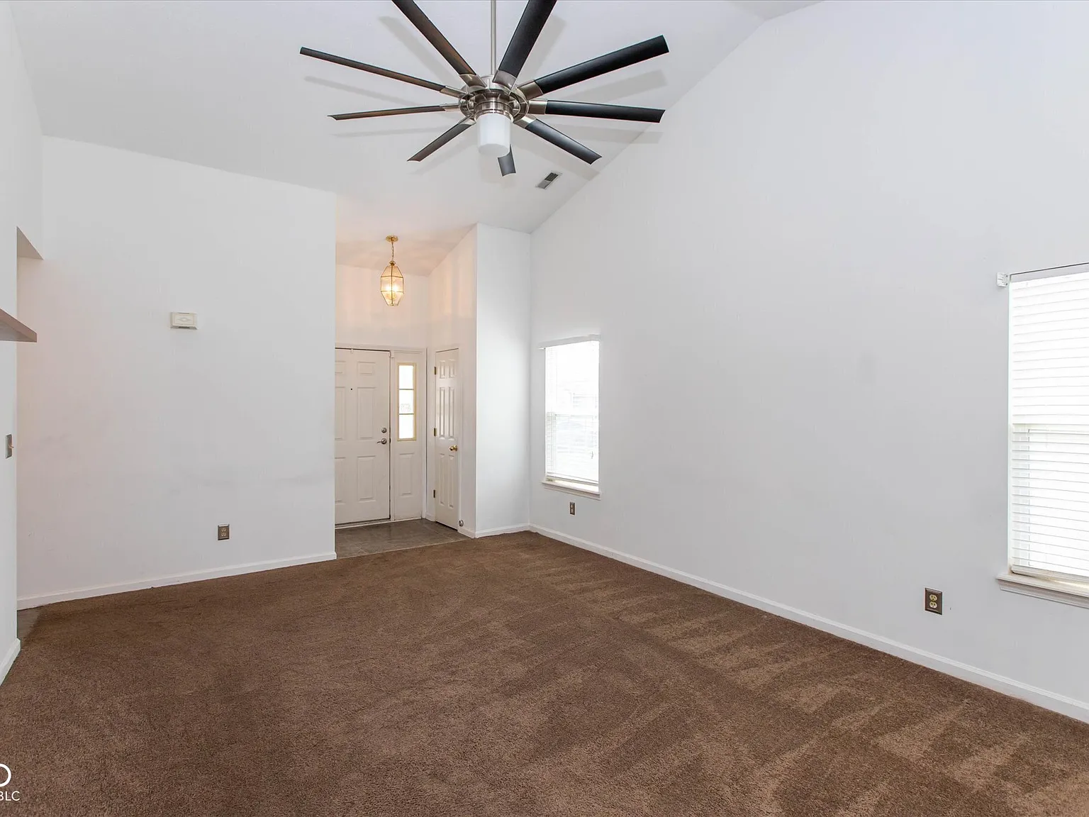 3 bed, 2.0 bath, 1184 sqft, $1,500 — Photo 2