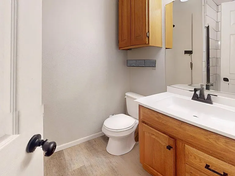 1202 E Keller St — Photo 16