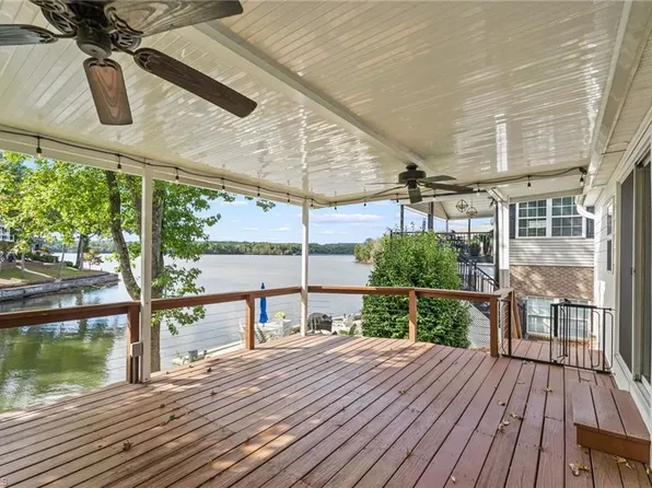 147 Badin Lake Cir, New London, NC 28127