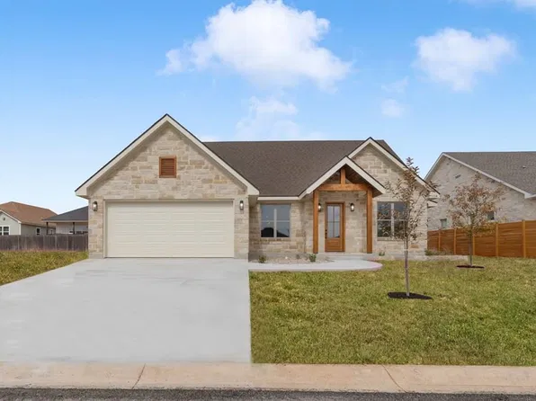 114 Madrona Ln, Fredericksburg, TX 78624