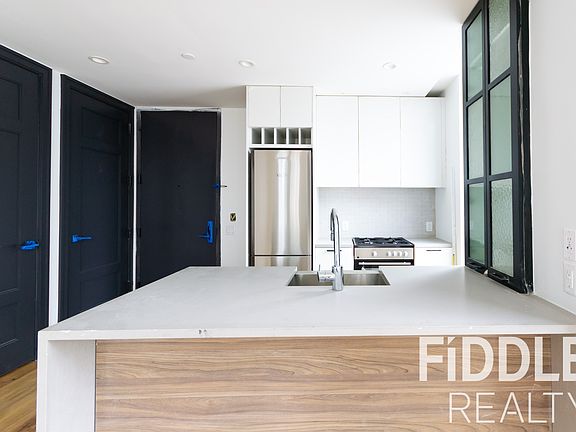 4th image of 42-22 27th St #915