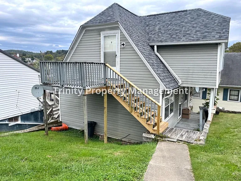 106 1/2 Burton Ave #B — Photo 9