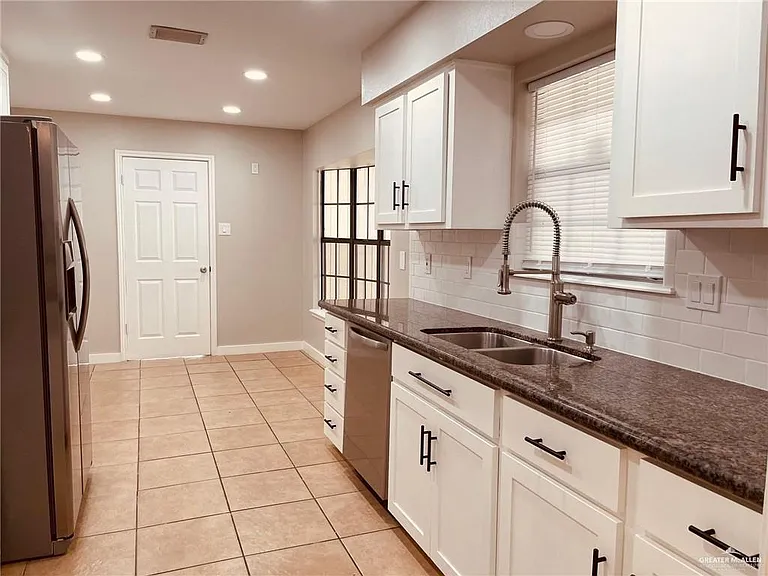 1206 Bluebird Ave — Photo 5