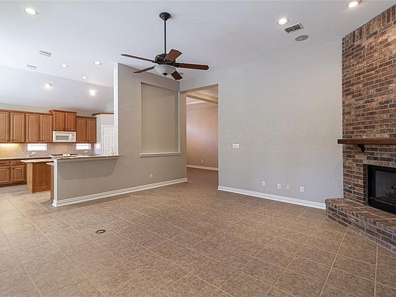 4th image of 2233 Crowbridge Dr