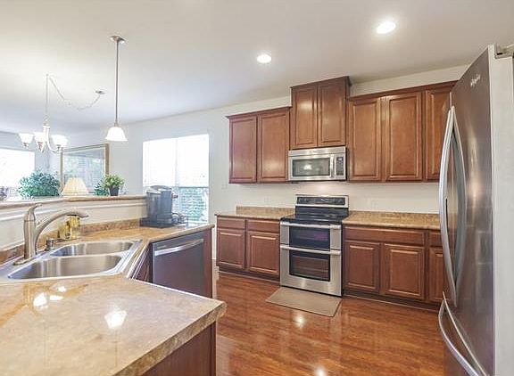3rd image of 1263 Hyde Park Dr