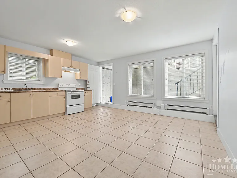 6125 148th St #BASEMENT — Photo 3