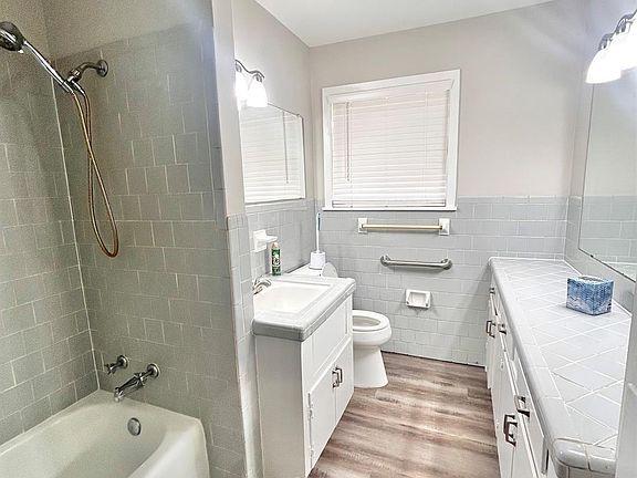 3rd image of 503 Rosewood Cir