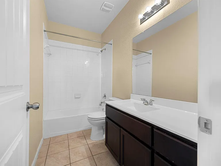 2880 Donnell Dr #101 — Photo 22