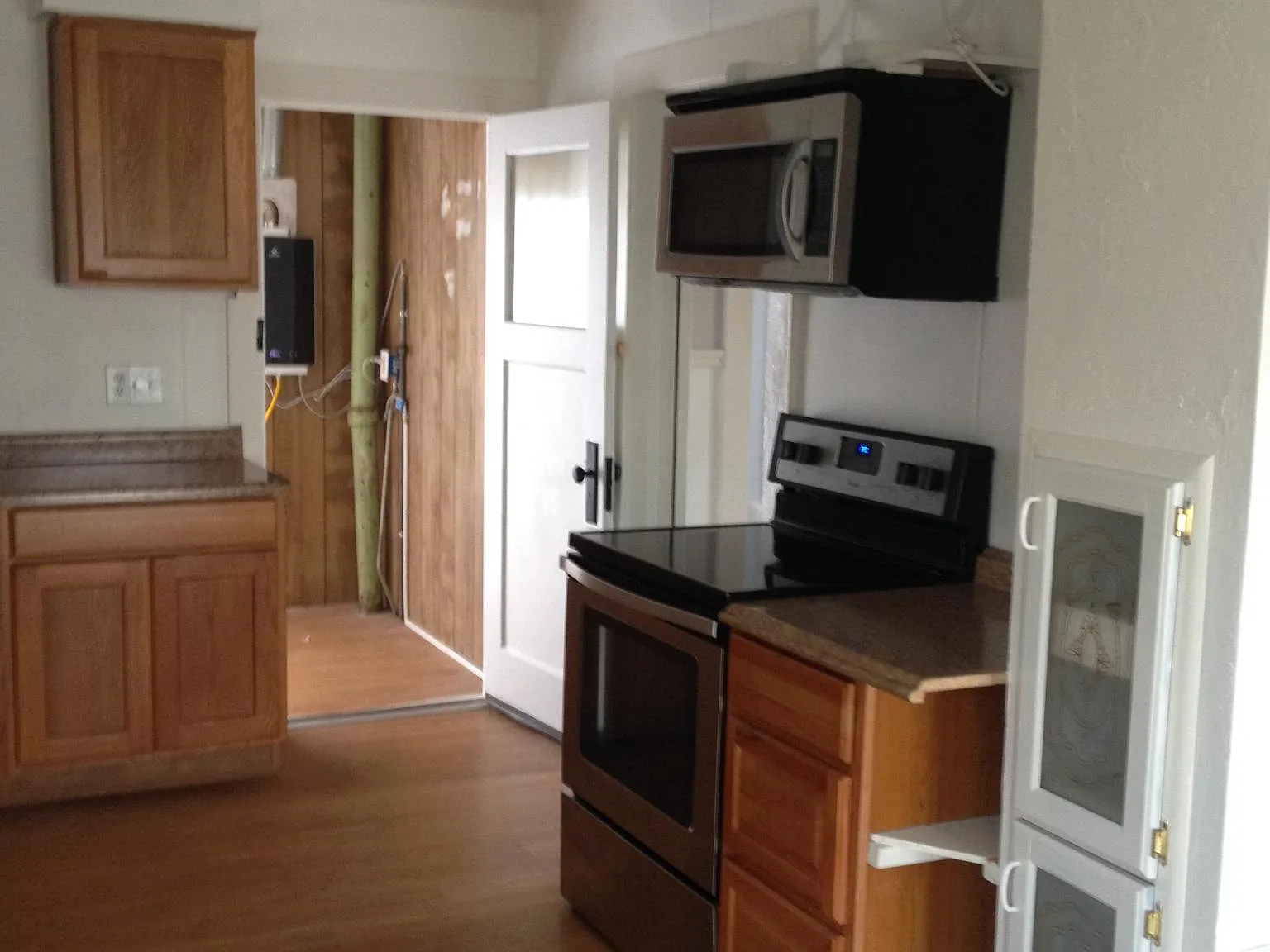 445 E North St — Photo 3
