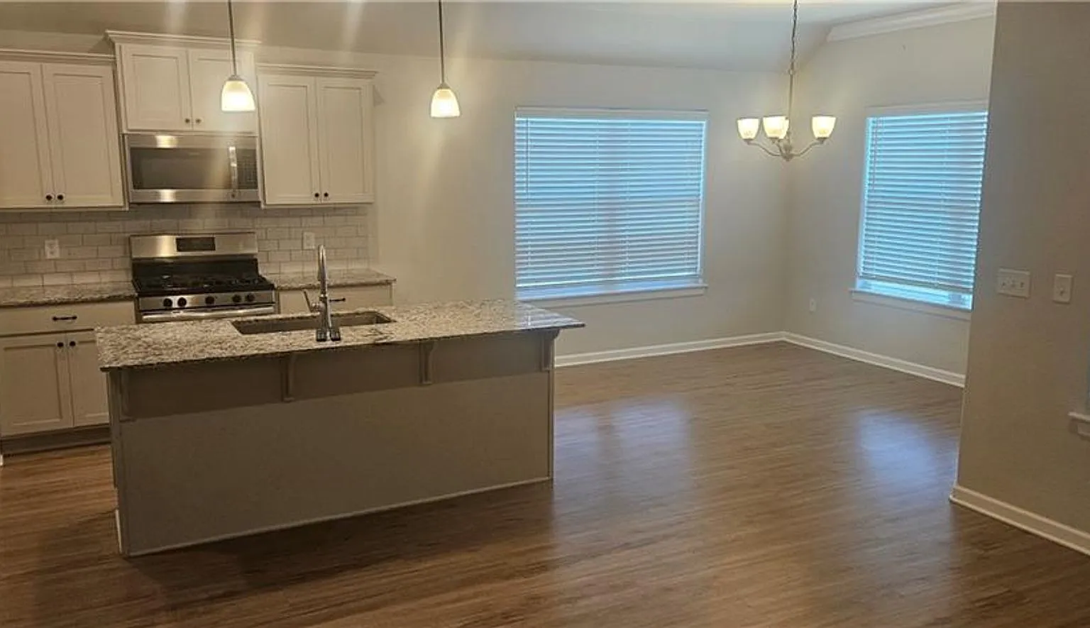 Nice Home in Farmington Close to Schools — Photo 3