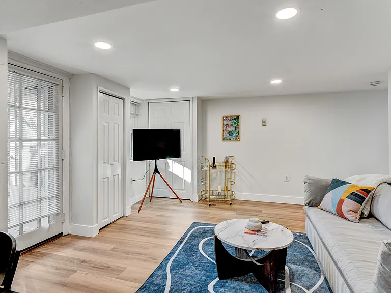 1002 C St NE #B — Photo 6