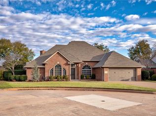 1811 Westwood Estates Dr, Elk City, OK 73644