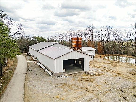 4th image of 227 Callihan Rd