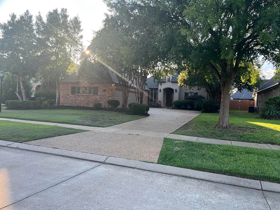 9322 Milbank Dr