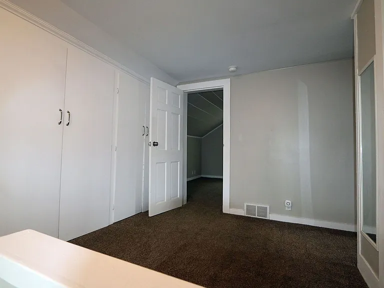 910 Court St — Photo 13