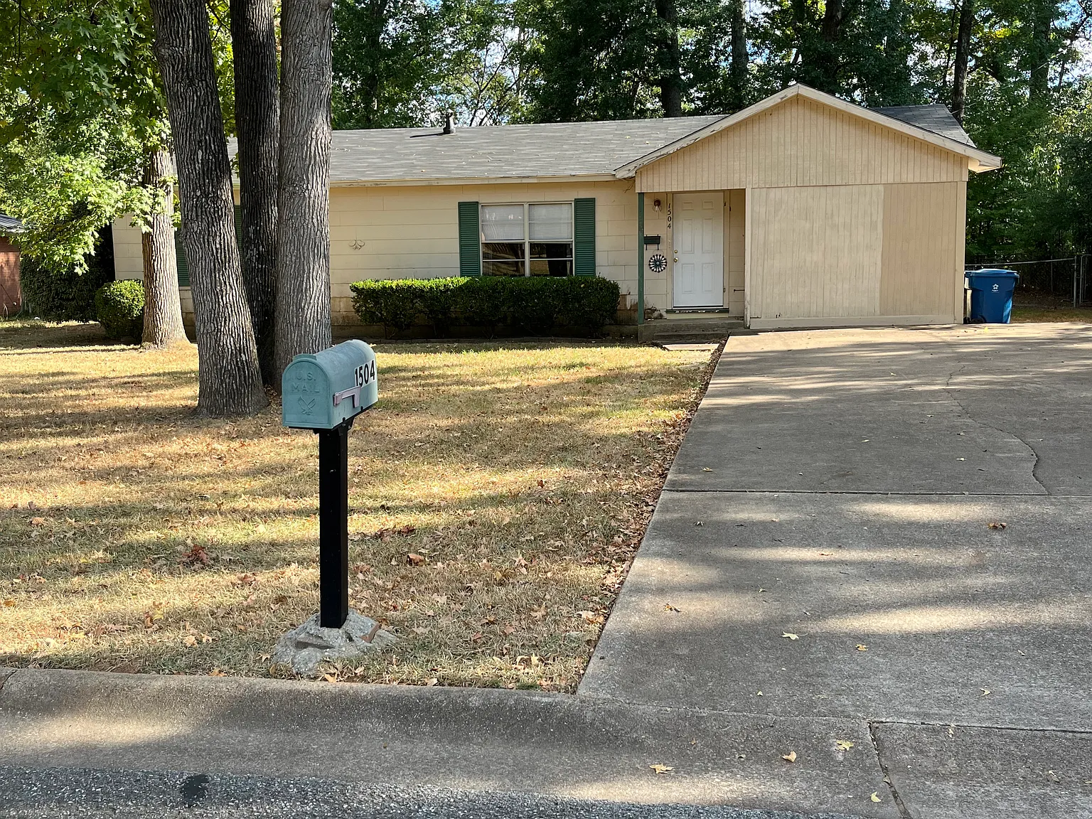 3 bed, 1232 sqft, $1,350 — Photo 1
