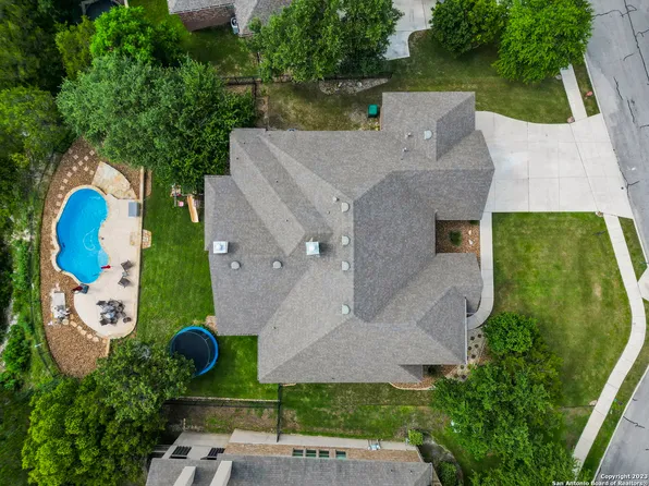 13807 NIKE CIR, Universal City, TX 78148