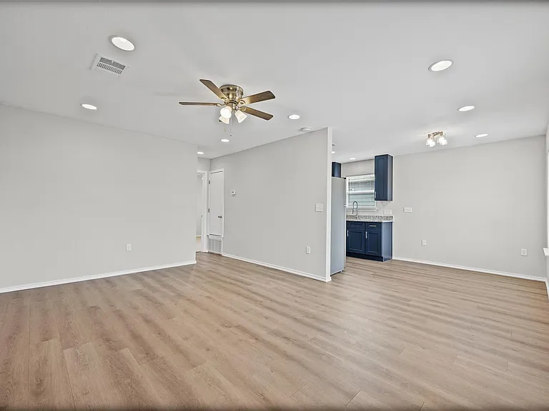 2615 Ektom Dr #D — Photo 10