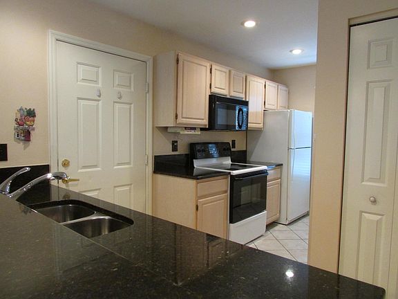 5th image of 3645 Colonial Dr