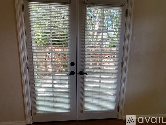4th image of 2824 Freeport Blvd