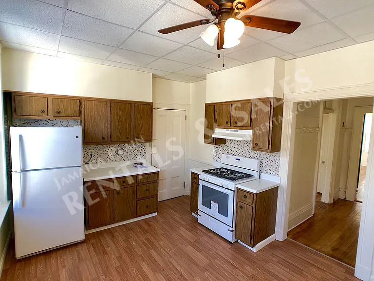 47 Custer St #2 — Photo 2