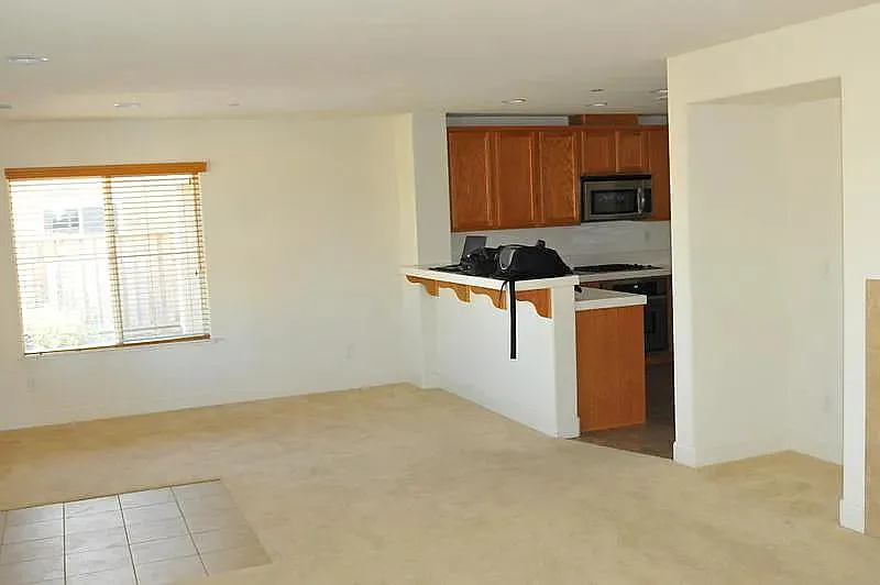 1690 Nicolson Cir — Photo 2