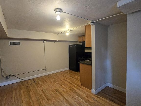 3rd image of 605 S Fess Ave #15