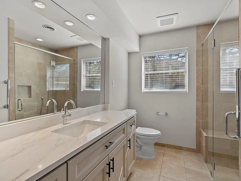 365 Piney Point Rd — Photo 22