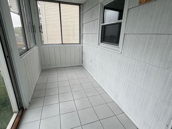 4th image of 76 Maitland Pl #1