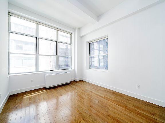 3rd image of 321 W 37th St APT 3F