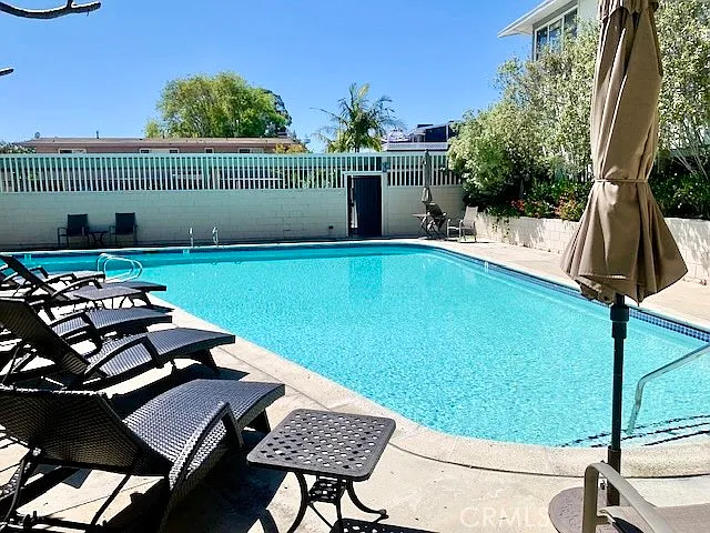 2 bed, 900 sqft, $4,150 — Photo 3