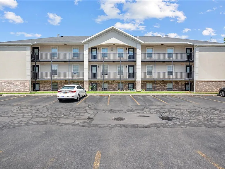 915 N 500 W #16 — Photo 14