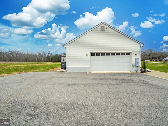3rd image of 38260 Zane Ct