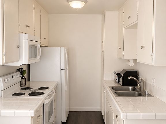3rd image of 1433 Thomas Ave APT 11