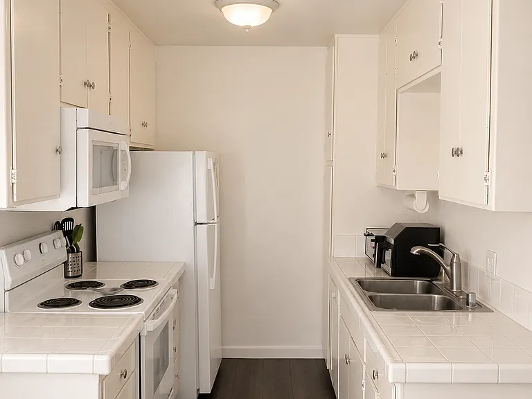 1433 Thomas Ave #11 — Photo 3
