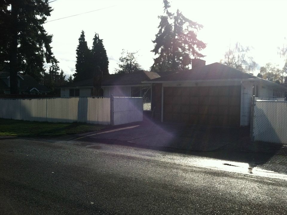 1st image of 618 Polk St S