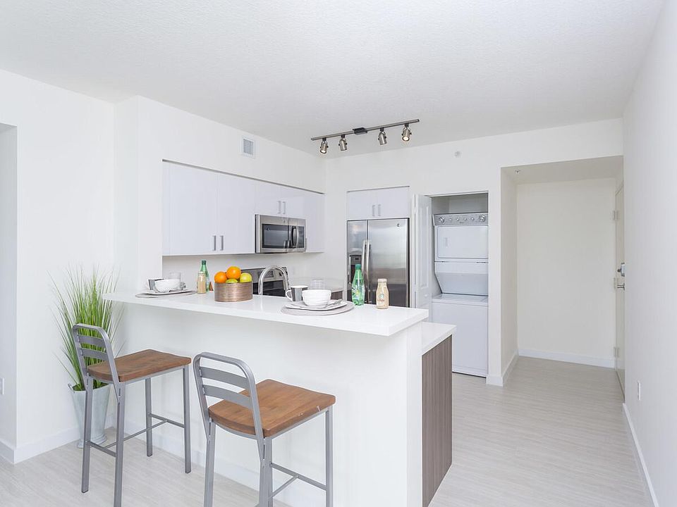 1st image of 3880 NE 6th Ave #90kb71v8n