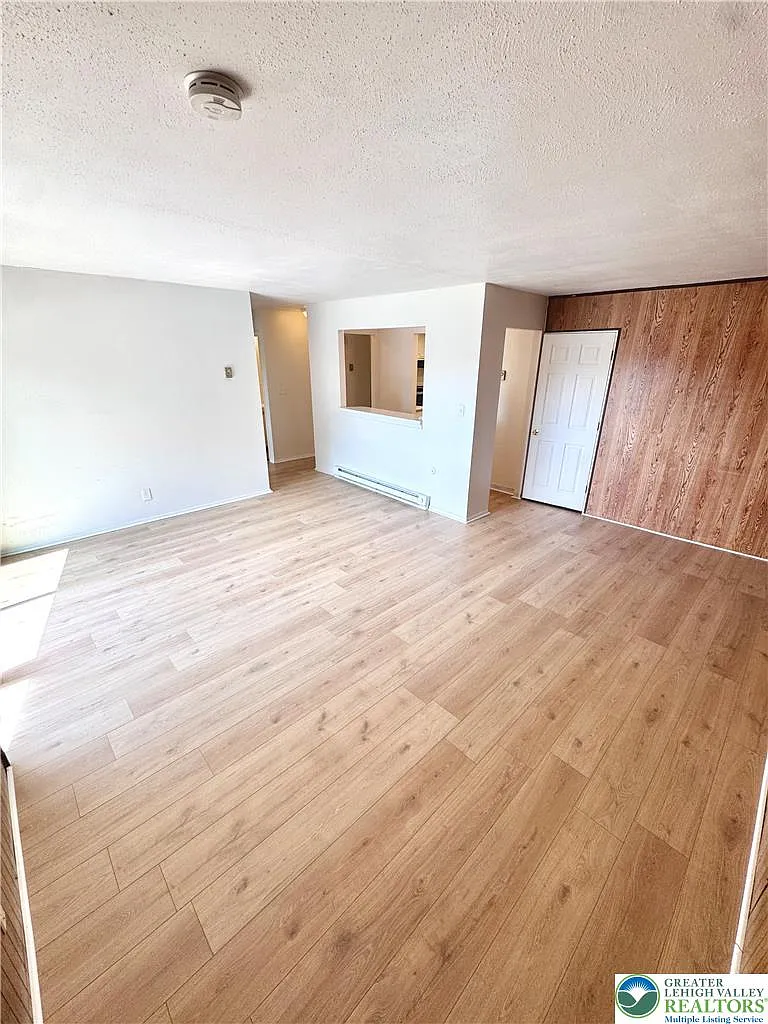 2 bed, 1.0 bath, 950 sqft, $1,500 — Photo 3
