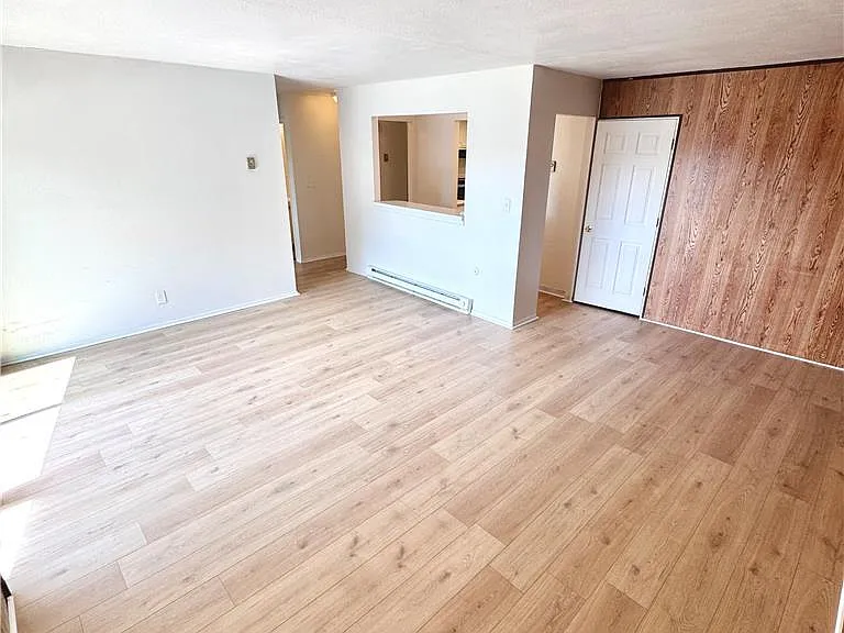 2043 W Allen St #A — Photo 3