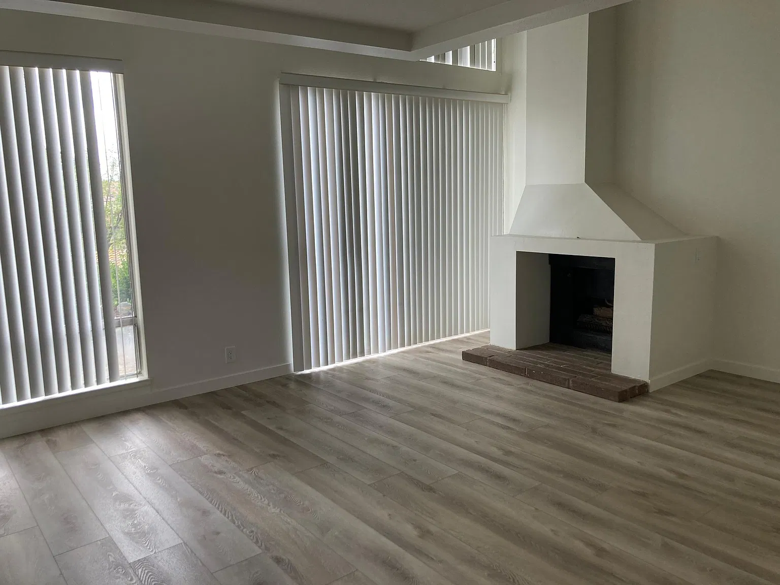 3 bed, 2.5 bath, 1922 sqft, $2,850 — Photo 2