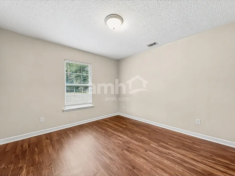 175 Huger St — Photo 15