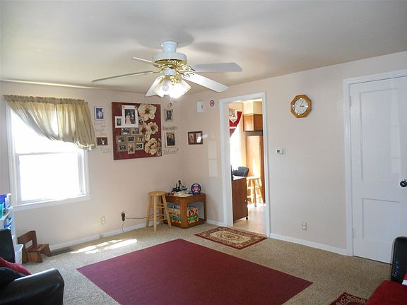 3rd image of 133 E Chippewa Ave