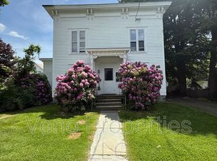 1 Pleasant St APT 2E, Cambridge, NY 12816