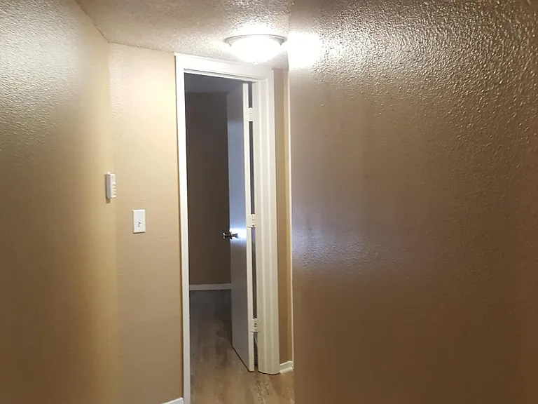 712 Seasons Pkwy — Photo 8