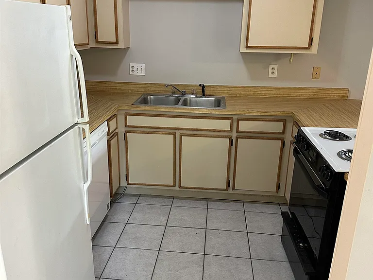 372 Hayden Rd — Photo 5