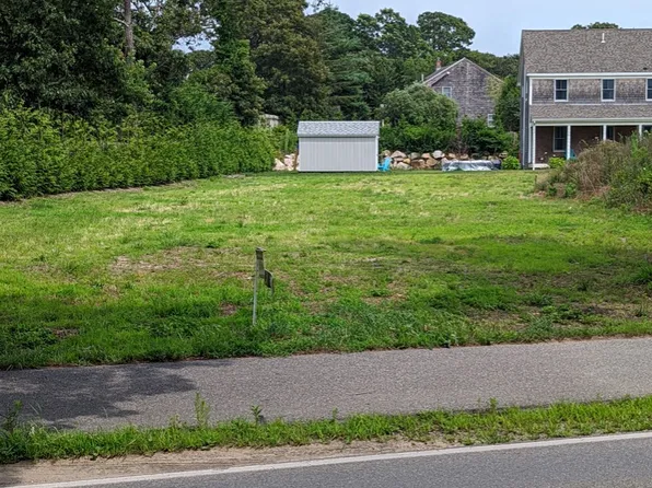 110 County Rd, Oak Bluffs, MA 02557
