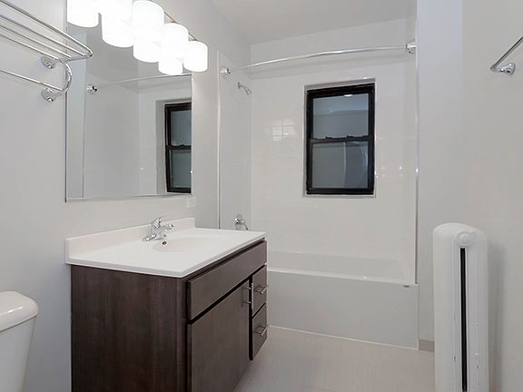 4th image of 5425 N Clark St #7903
