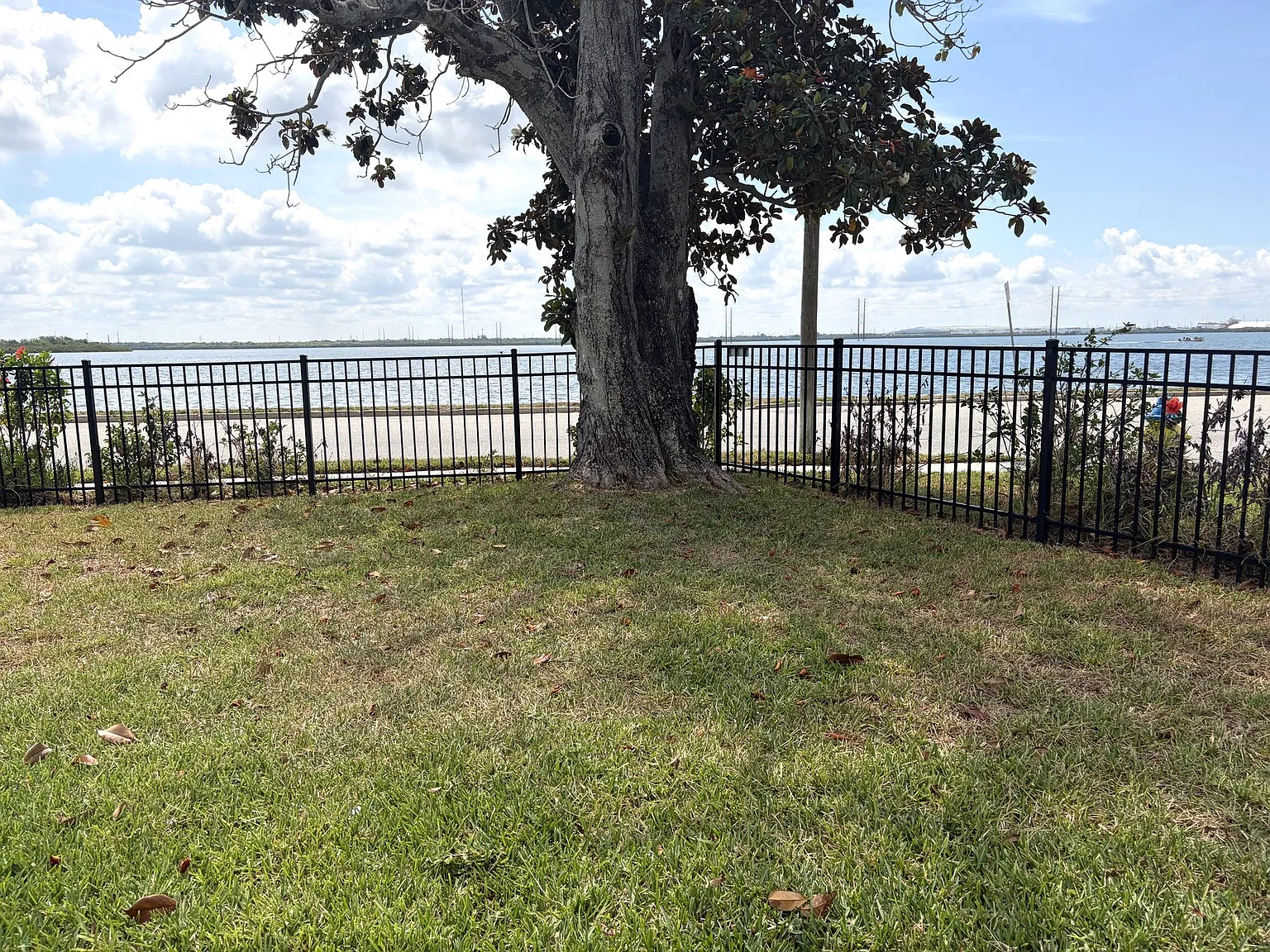 3 bed, 2.5 bath, 2750 sqft, $4,200 — Photo 4