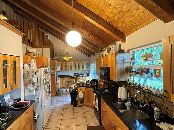 2nd image of 2811 Devonwood Ave